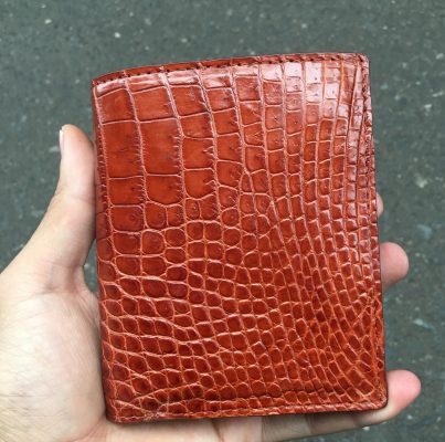 Ví đứng da cá sấu nâu đỏ - Vân bụng